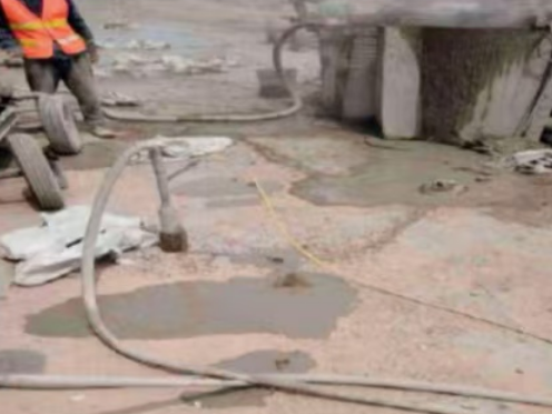 富文镇水泥混凝土路面板底注浆技术 路面脱空注浆整治方案