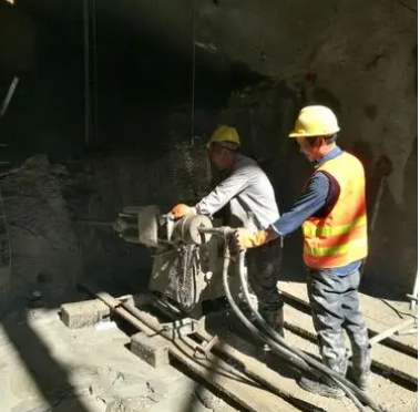 富文镇水下抗分散灌浆料特点 水下不分散注浆料介绍